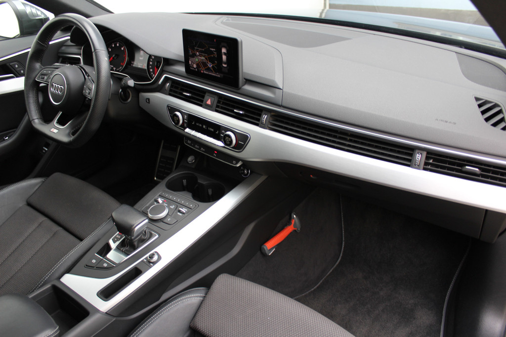 Audi A4 (XJ685N) met abonnement