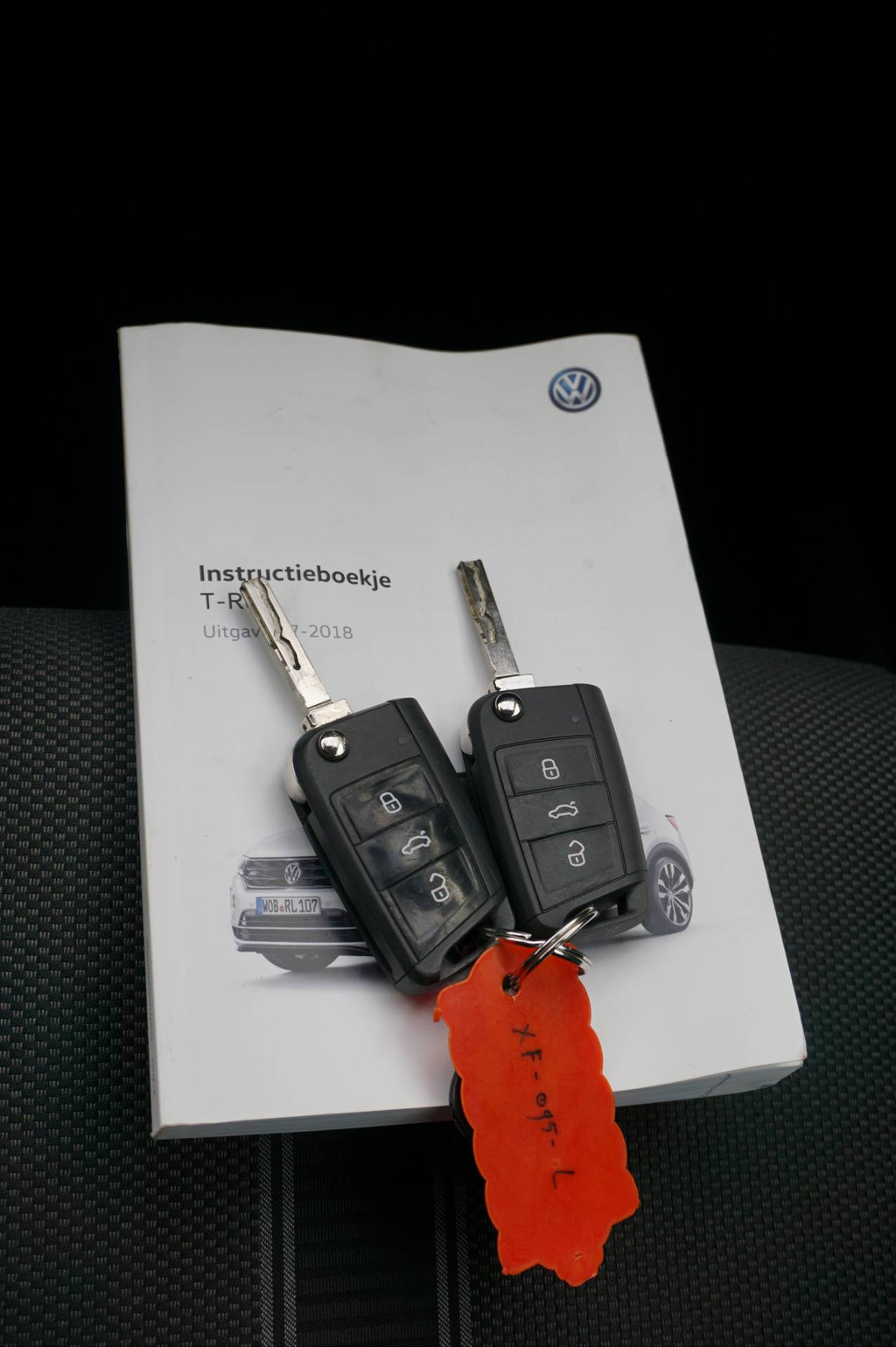 Volkswagen T-Roc (XF095L) met abonnement