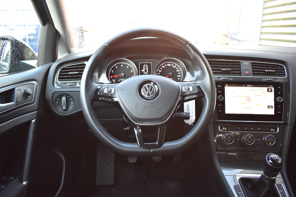Volkswagen Golf (XV451J) met abonnement