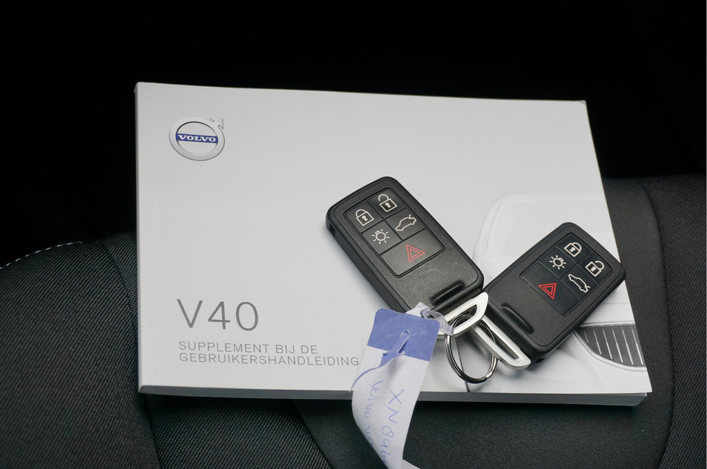 Volvo V40 (XN846R) met abonnement
