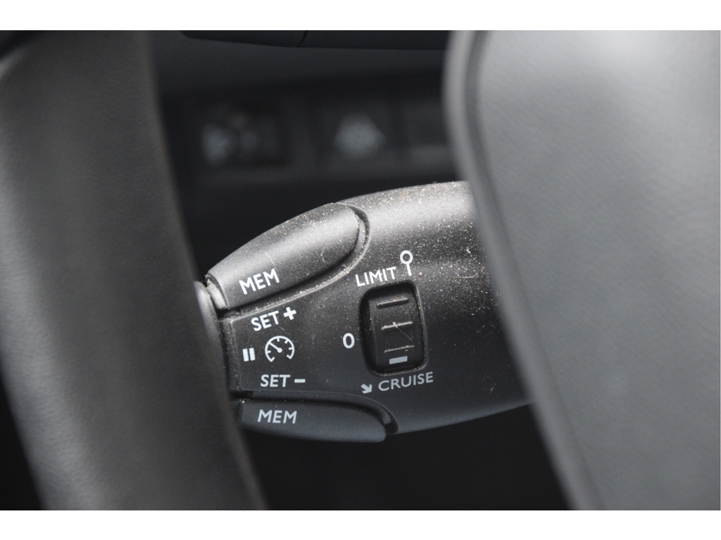 Peugeot 208 (P049TV) met abonnement