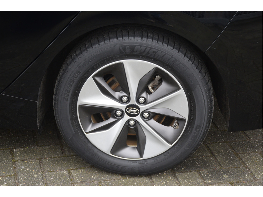 Hyundai IONIQ (XB747R) met abonnement