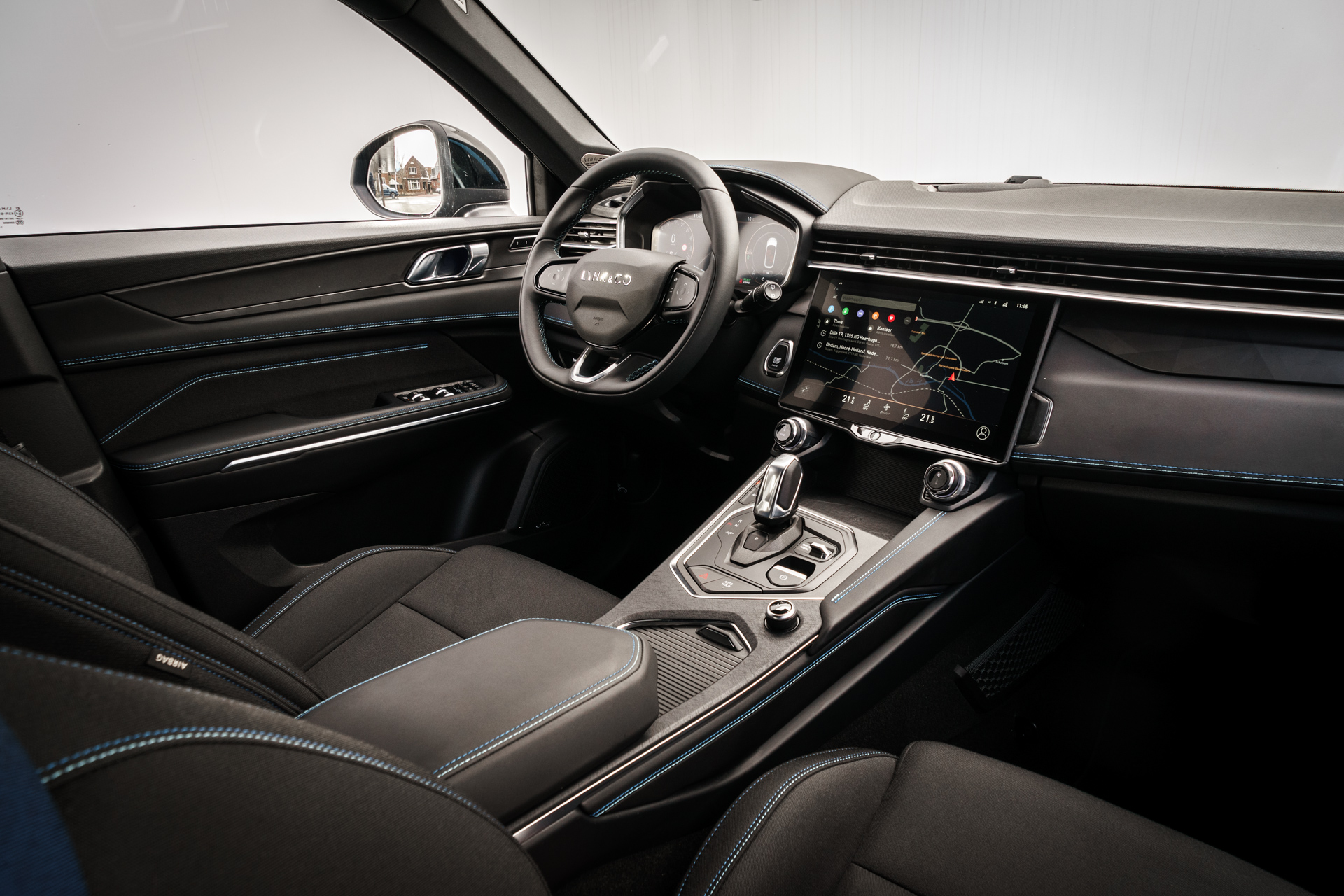 Lynk & Co 01 (LC-01-ZWART-2024) met abonnement