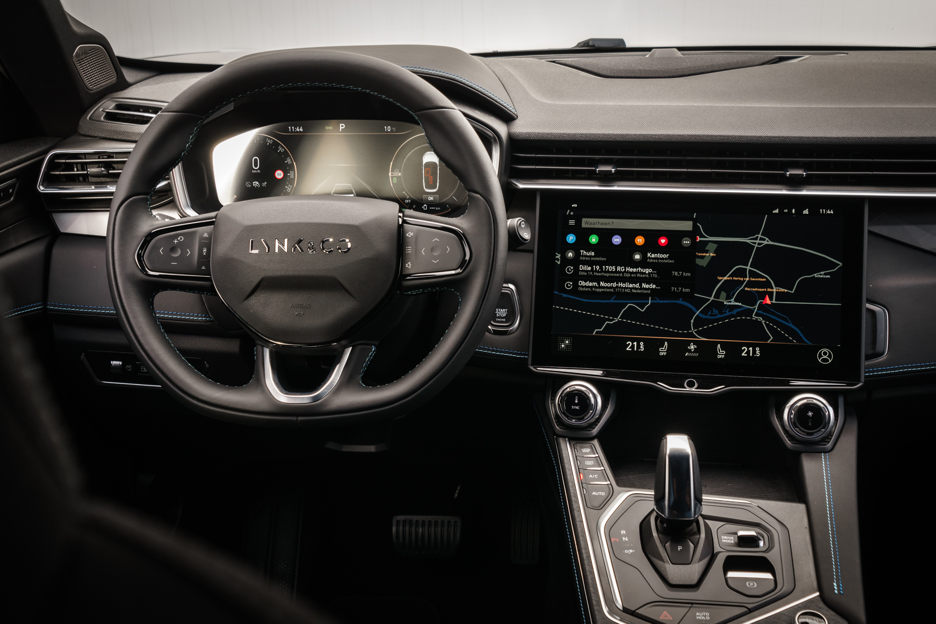 Lynk & Co 01 (LC-01-ZWART-2024) met abonnement