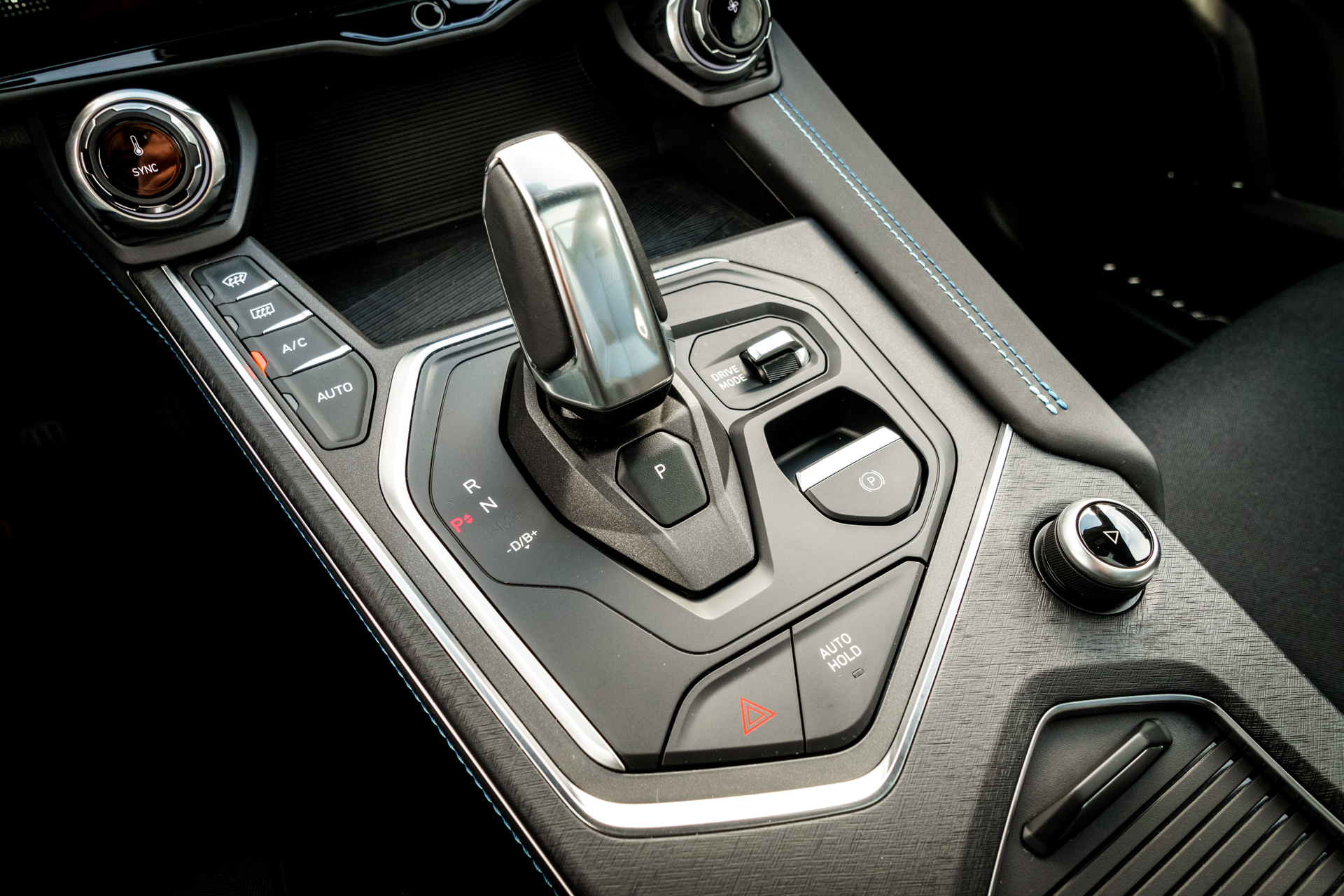 Lynk & Co 01 (LC-01-ZWART-2024) met abonnement