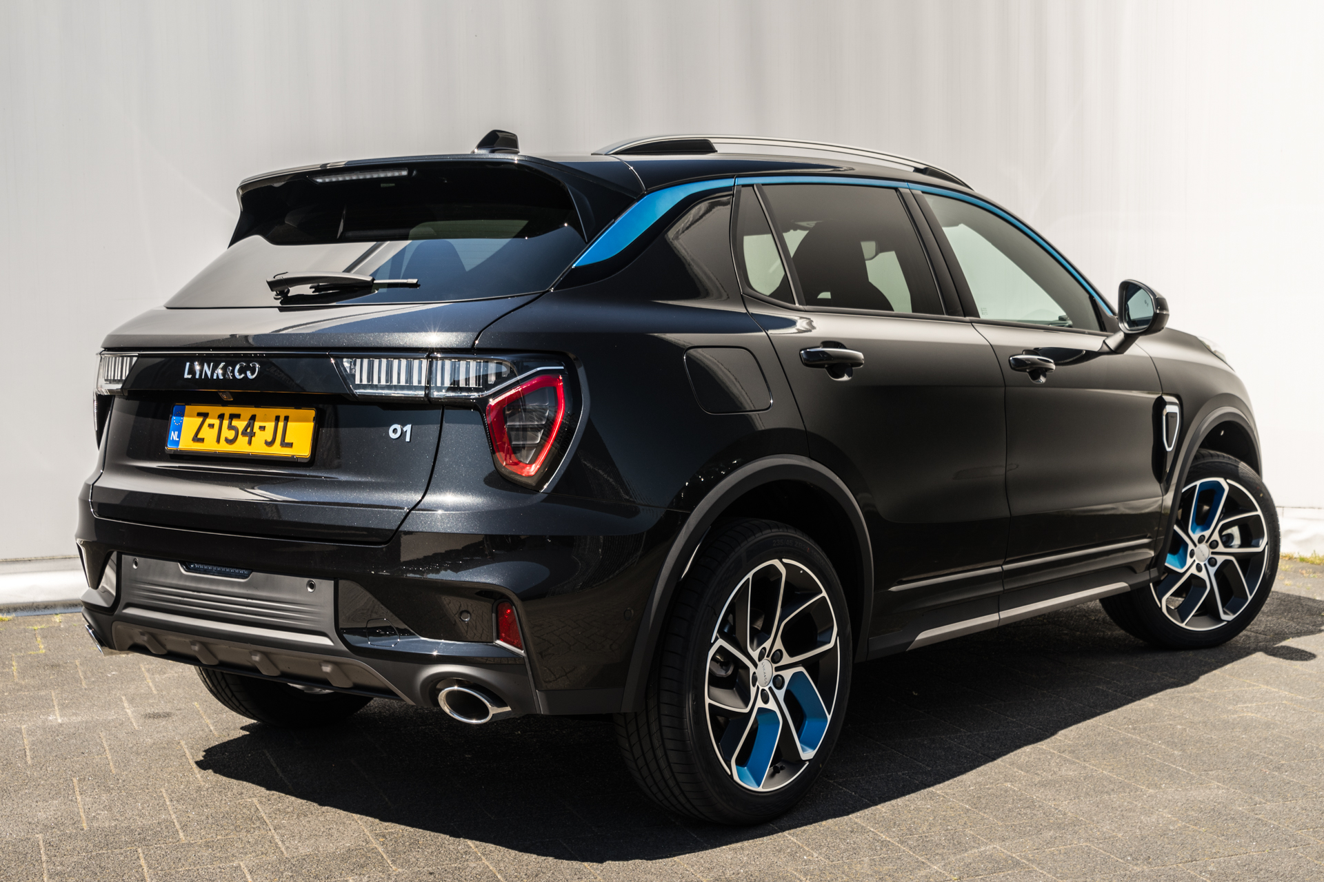 Lynk & Co 01 (LC-01-ZWART-2024) met abonnement