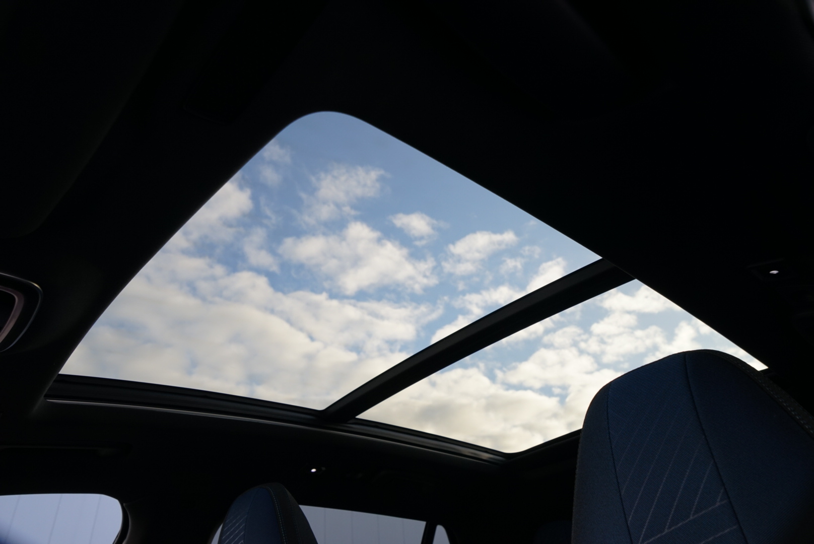 Lynk & Co 01 (LC-01-ZWART-2024) met abonnement