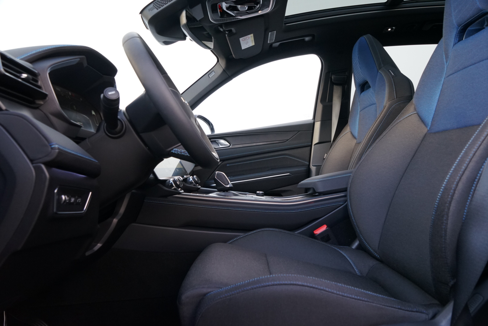 Lynk & Co 01 (LC-01-ZWART-2024) met abonnement