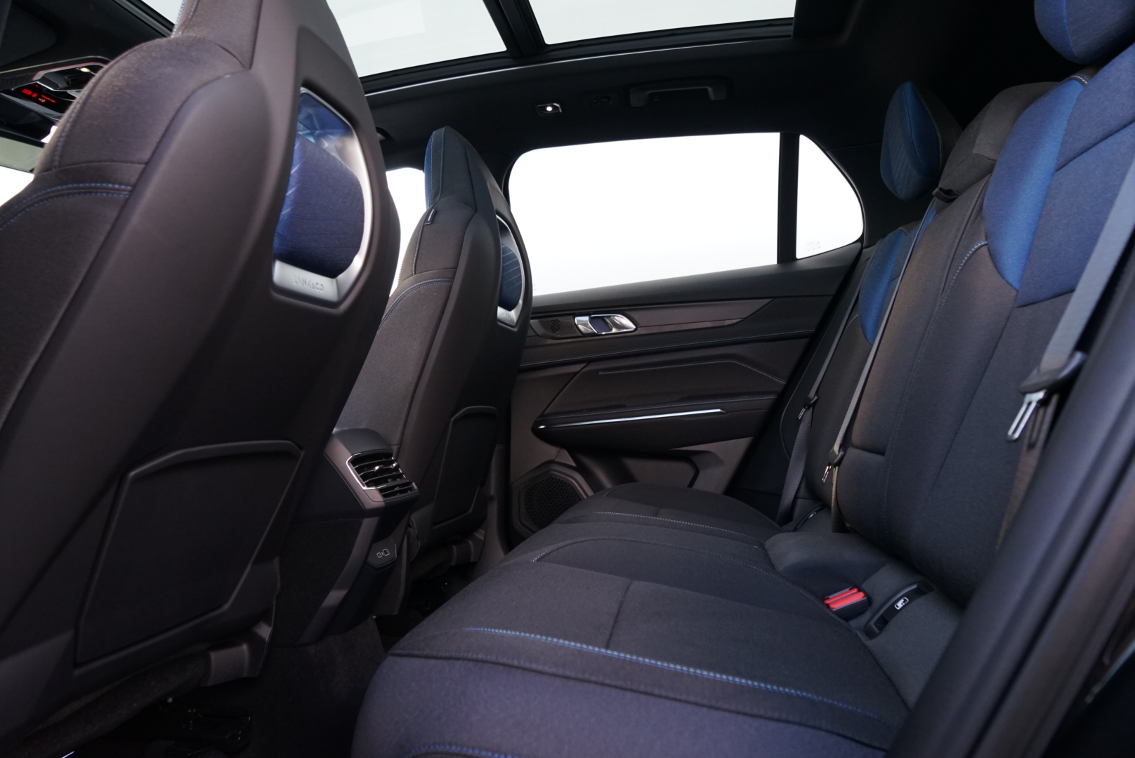 Lynk & Co 01 (LC-01-ZWART-2024) met abonnement