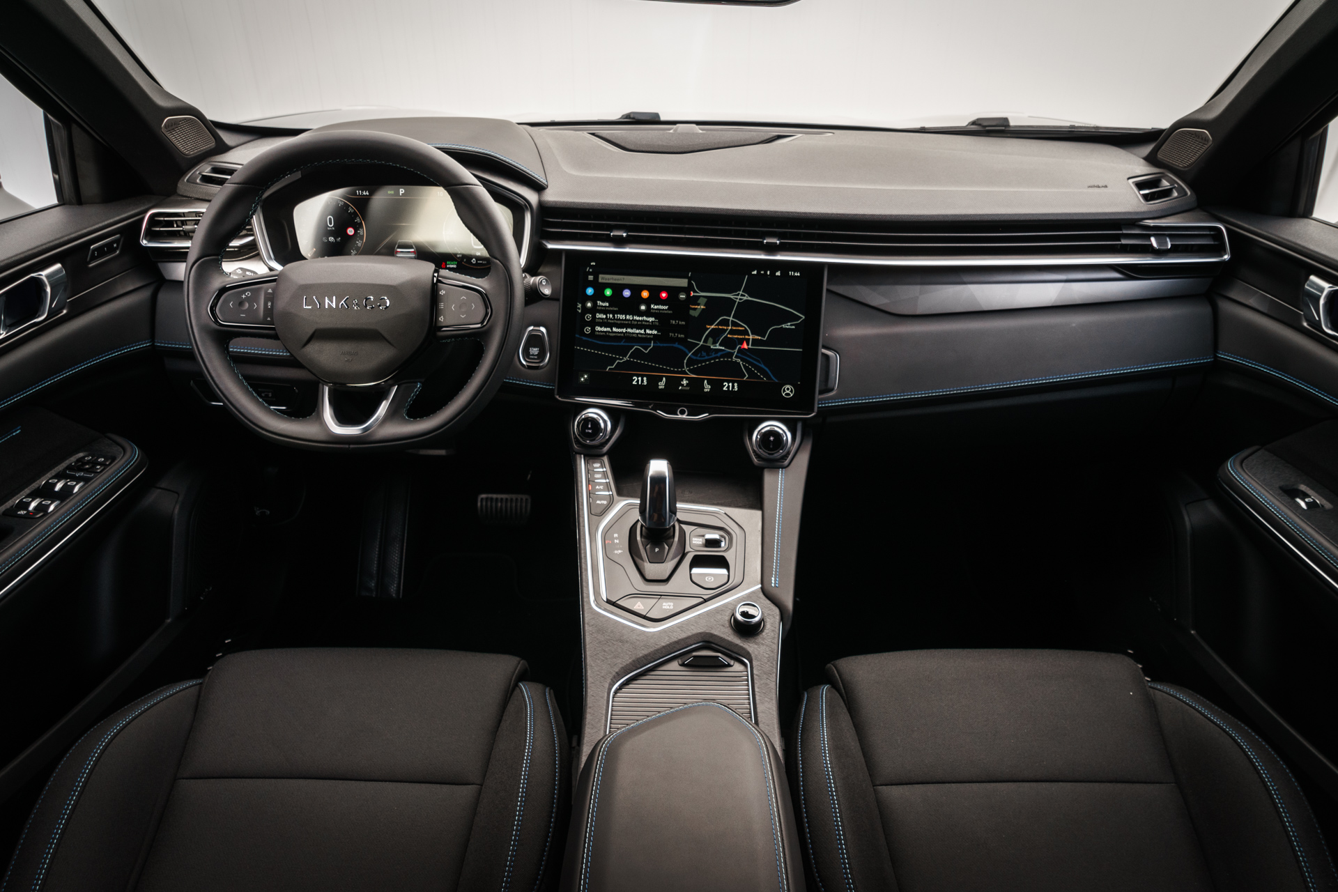 Lynk & Co 01 (LC-01-ZWART-2024) met abonnement