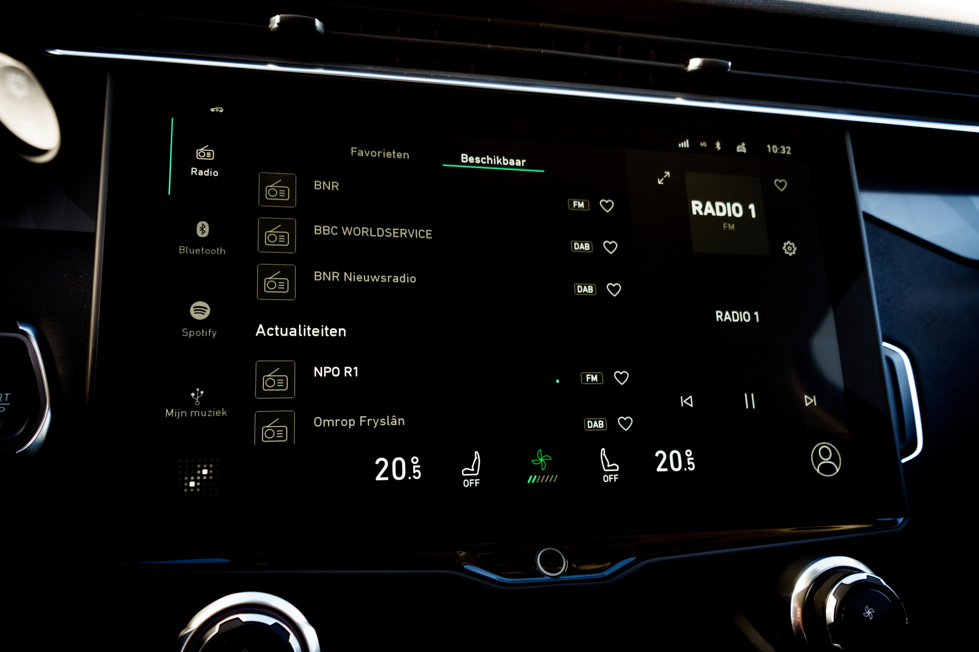 Lynk & Co 01 (LC-01-ZWART-2024) met abonnement