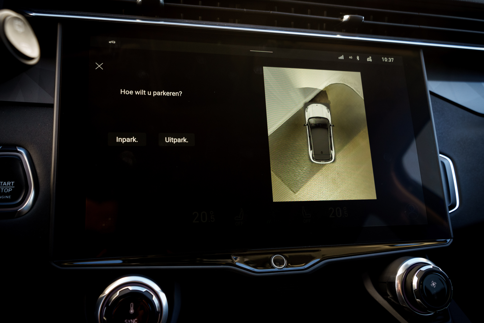 Lynk & Co 01 (LC-01-ZWART-2024) met abonnement