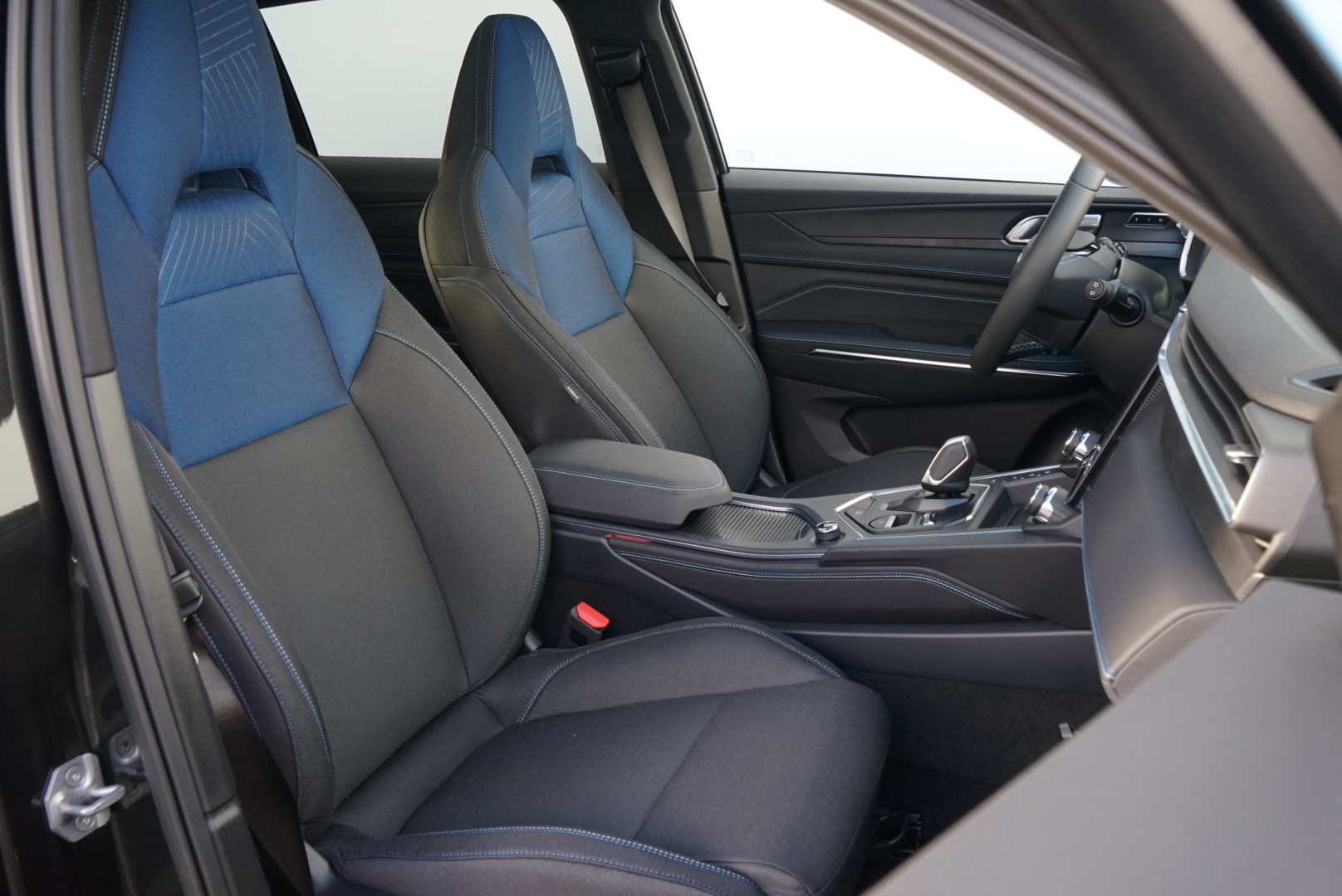 Lynk & Co 01 (LC-01-ZWART-2024) met abonnement