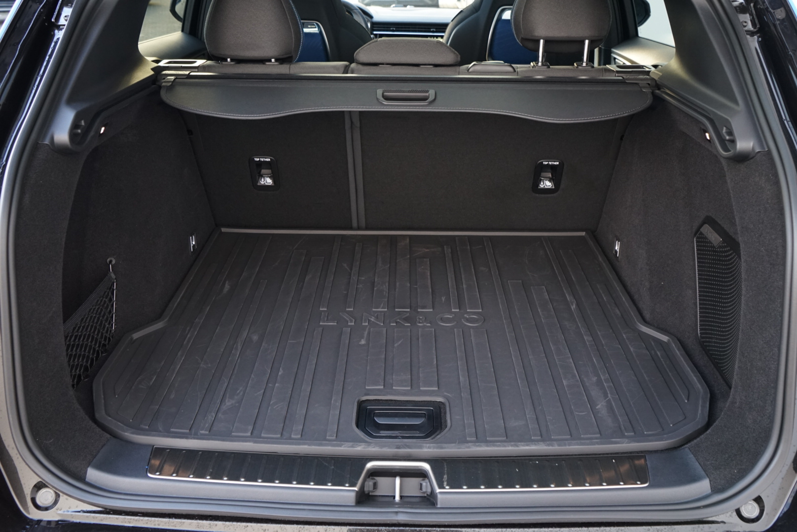 Lynk & Co 01 (LC-01-ZWART-2024) met abonnement