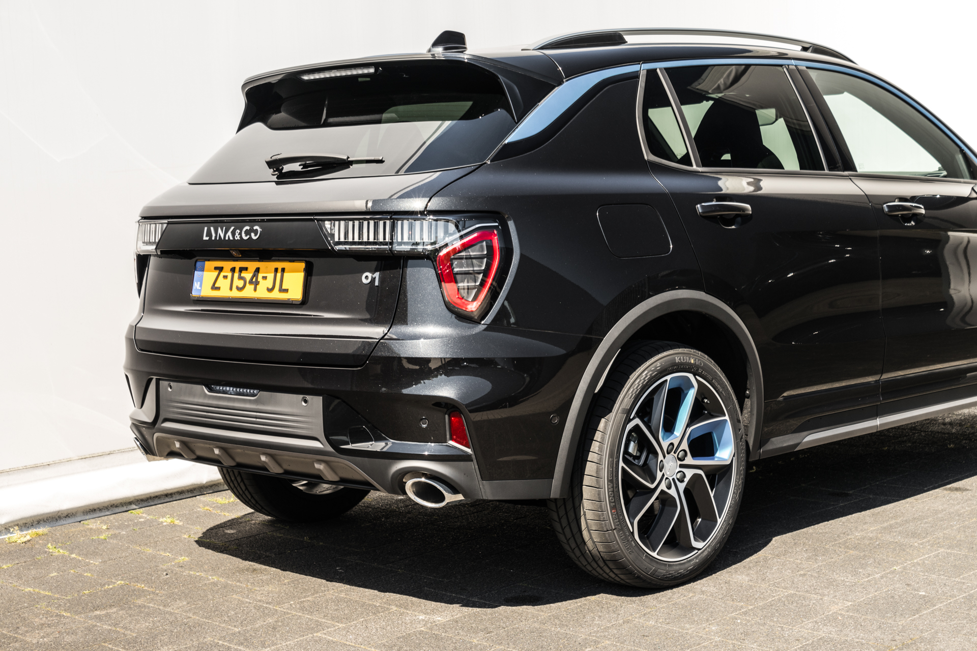 Lynk & Co 01 (LC-01-ZWART-2024) met abonnement