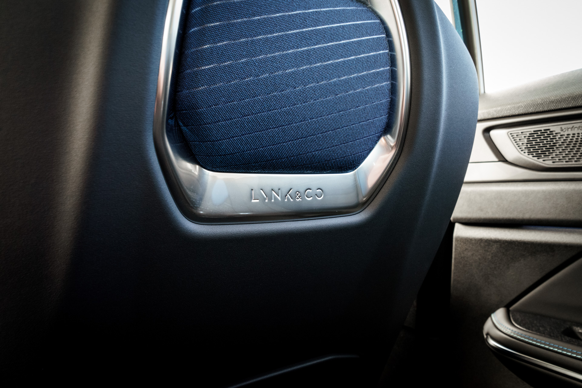 Lynk & Co 01 (LC-01-ZWART-2024) met abonnement