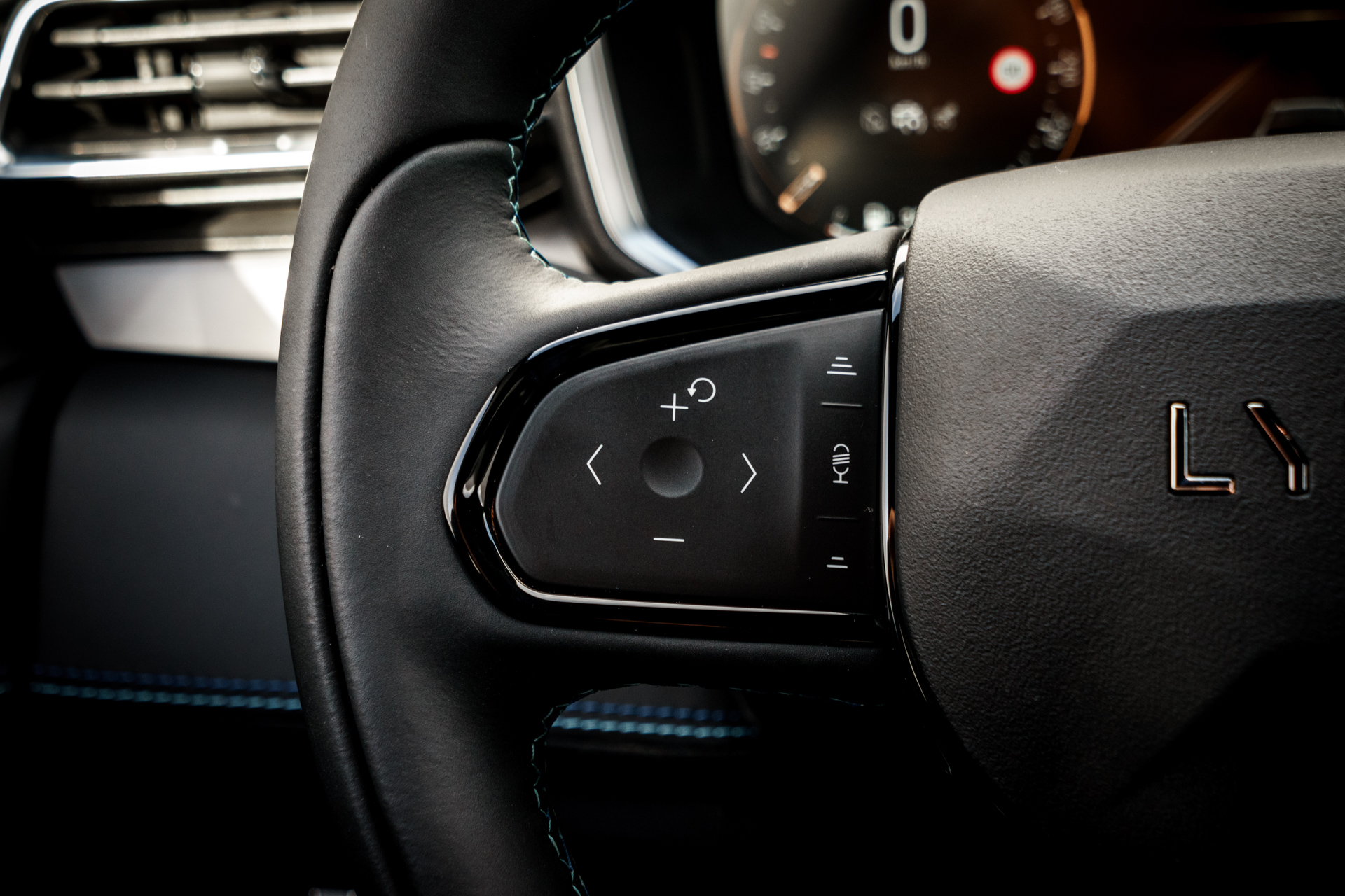 Lynk & Co 01 (LC-01-ZWART-2024) met abonnement