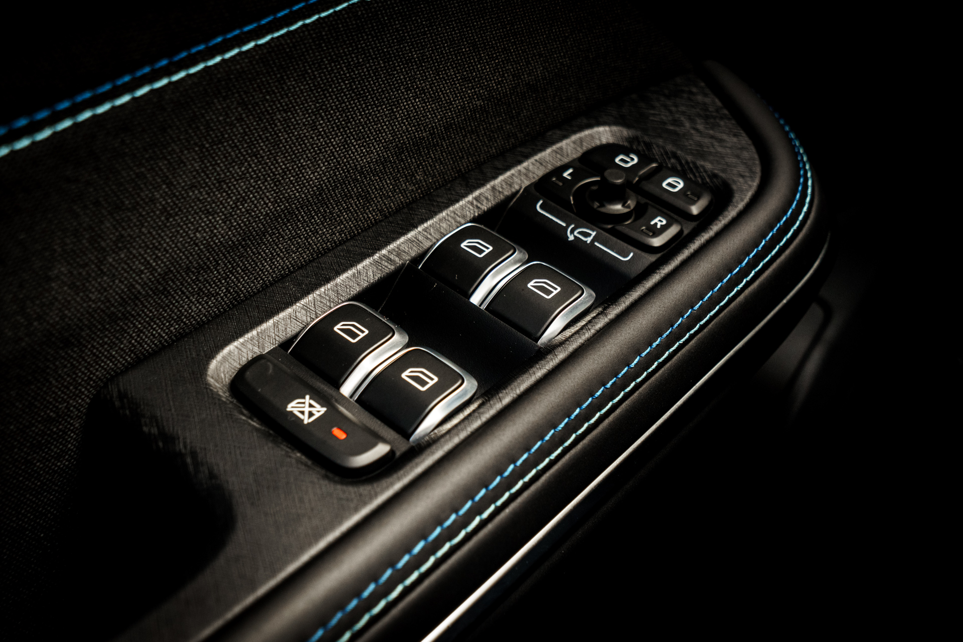 Lynk & Co 01 (LC-01-ZWART-2024) met abonnement