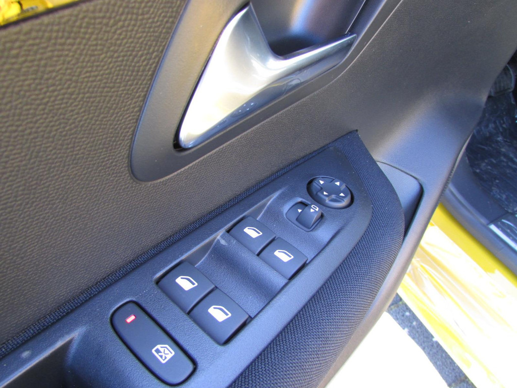 Peugeot e-208 (T363FH) met abonnement