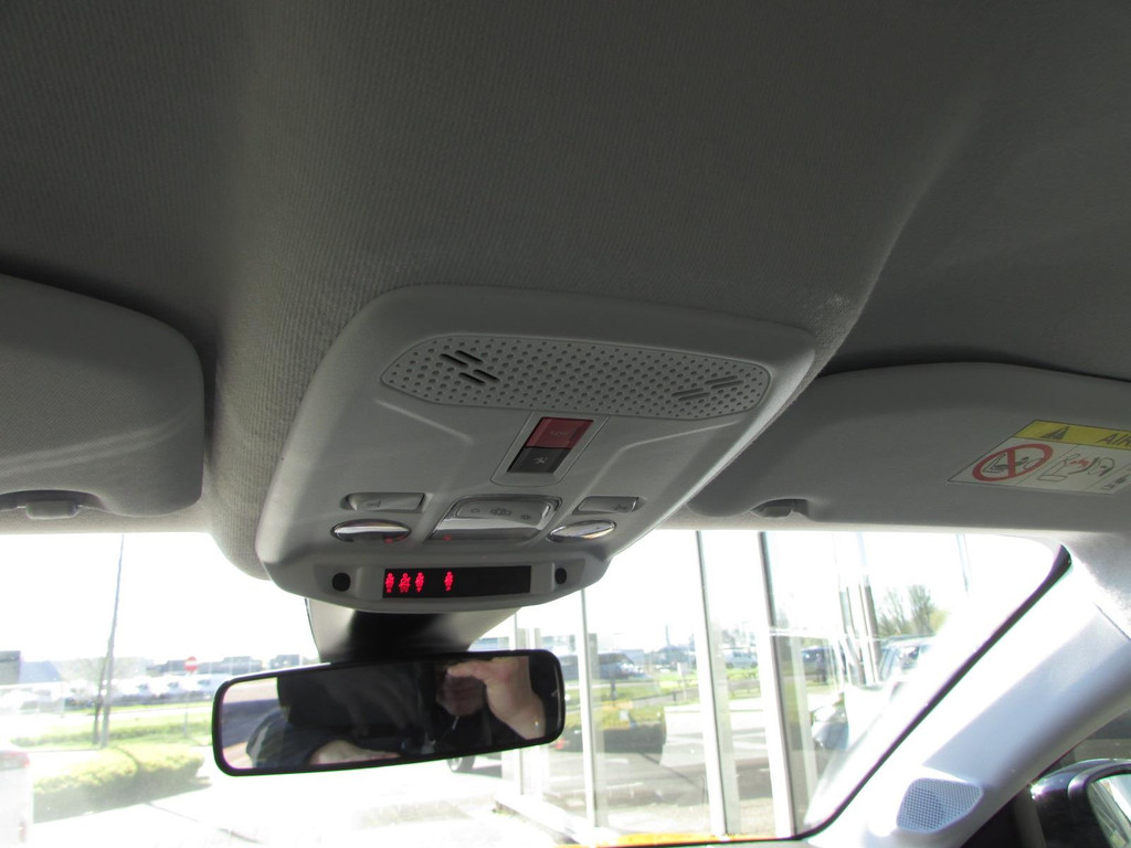 Peugeot e-208 (T363FH) met abonnement