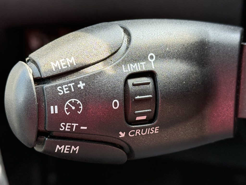 Peugeot e-2008 (P769KL) met abonnement