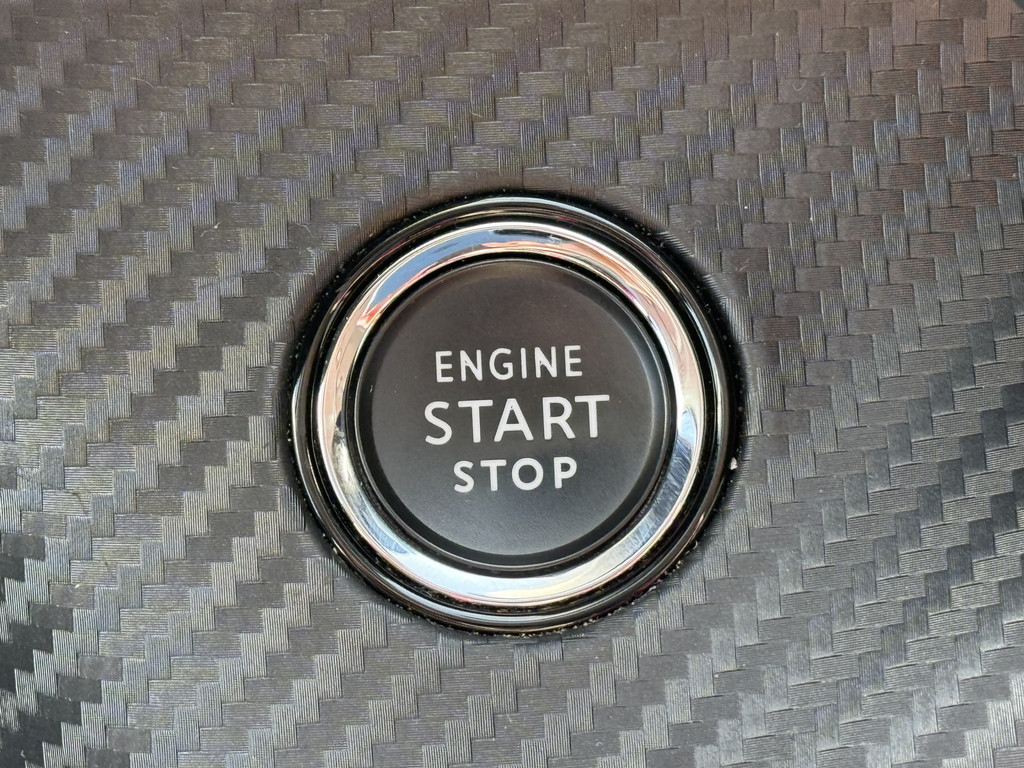 Peugeot e-2008 (P769KL) met abonnement