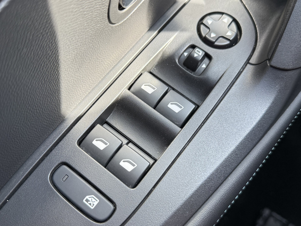 Peugeot e-2008 (P769KL) met abonnement