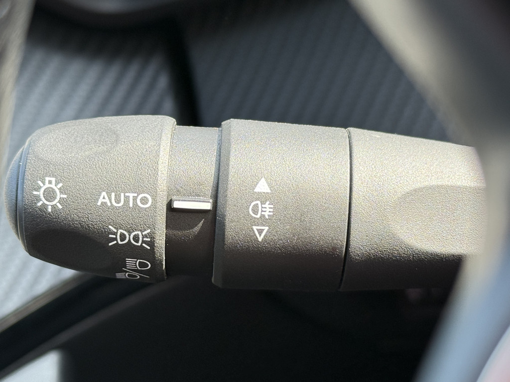 Peugeot e-2008 (P769KL) met abonnement