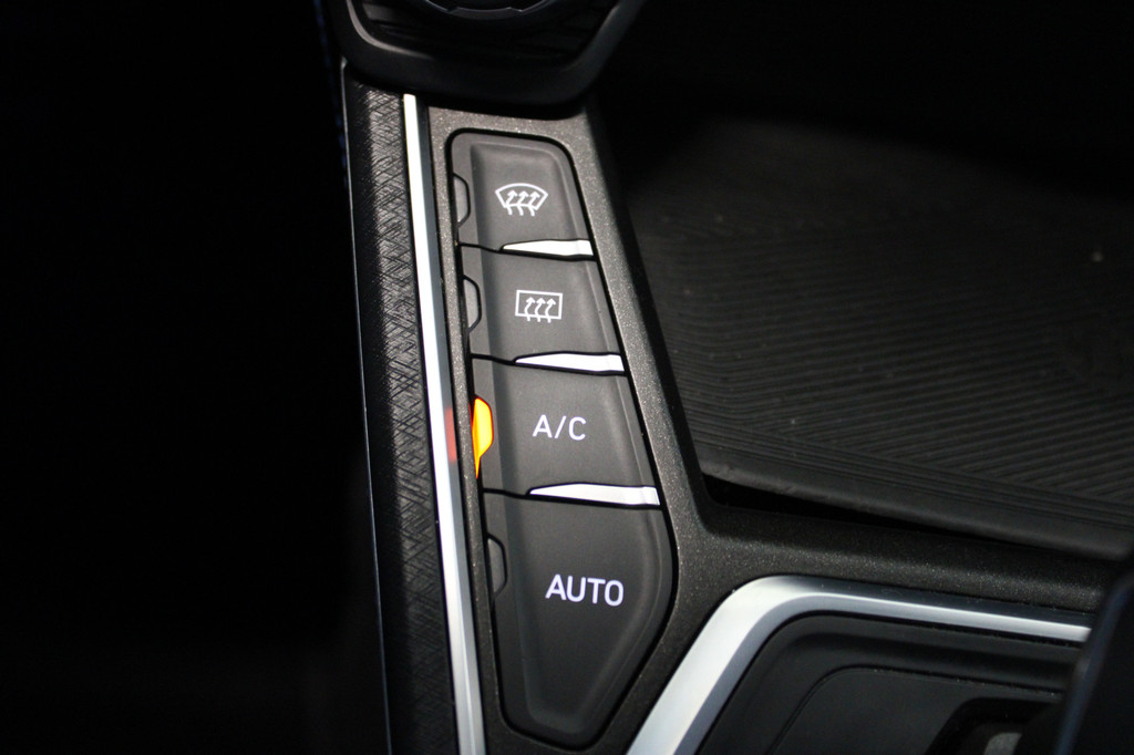 Lynk & Co 01 (S917NB) met abonnement