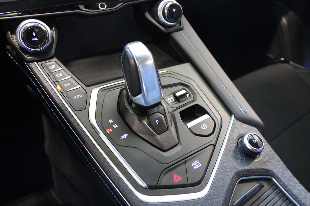 Lynk & Co 01 (S917NB) met abonnement