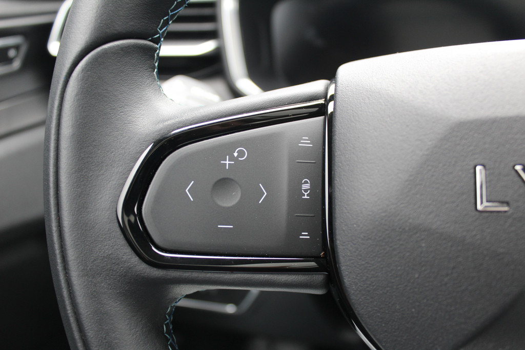 Lynk & Co 01 (HKV37F) met abonnement