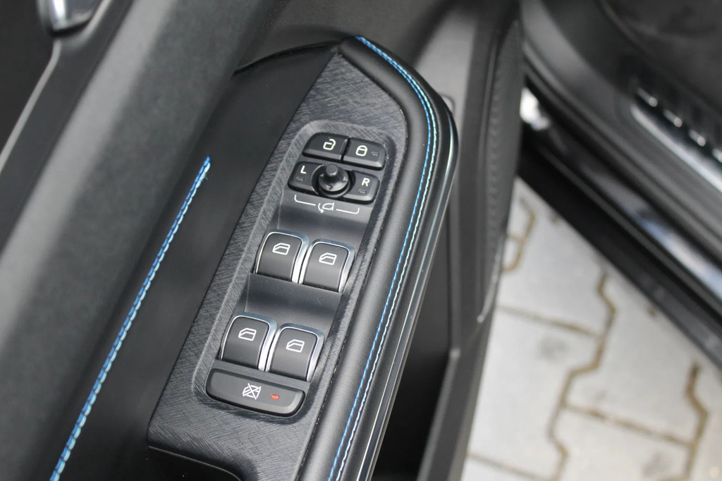 Lynk & Co 01 (HKV37F) met abonnement