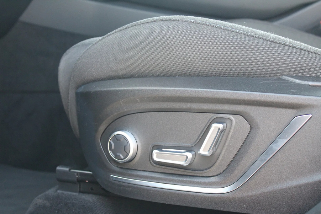 Lynk & Co 01 (HKV37F) met abonnement