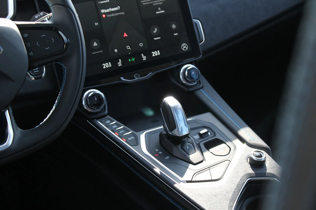 Lynk & Co 01 (HKV37F) met abonnement