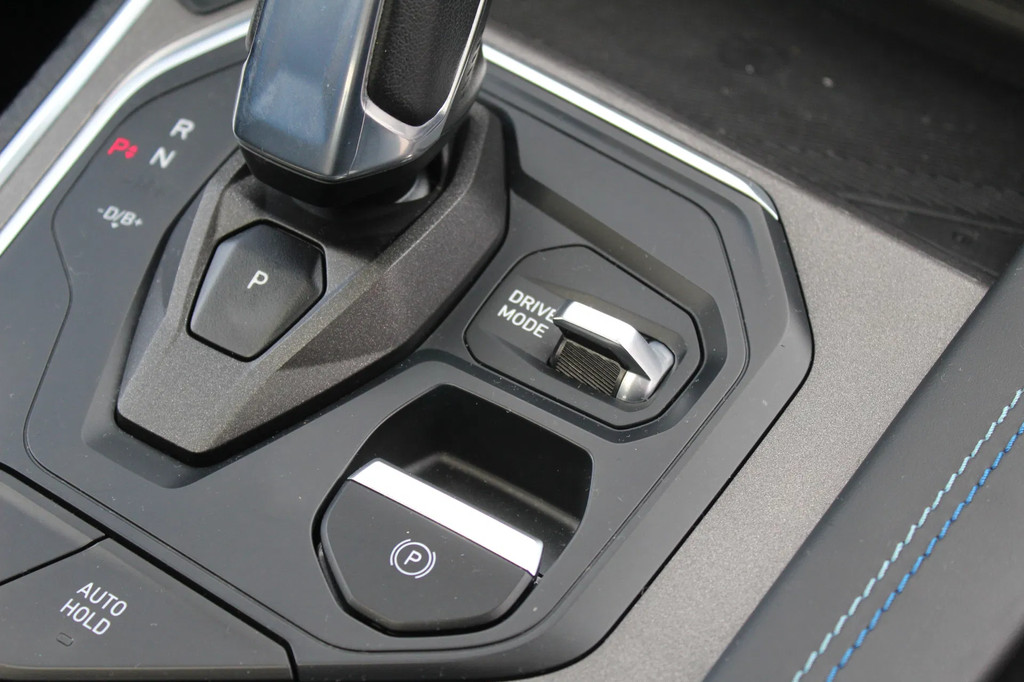 Lynk & Co 01 (HKV37F) met abonnement