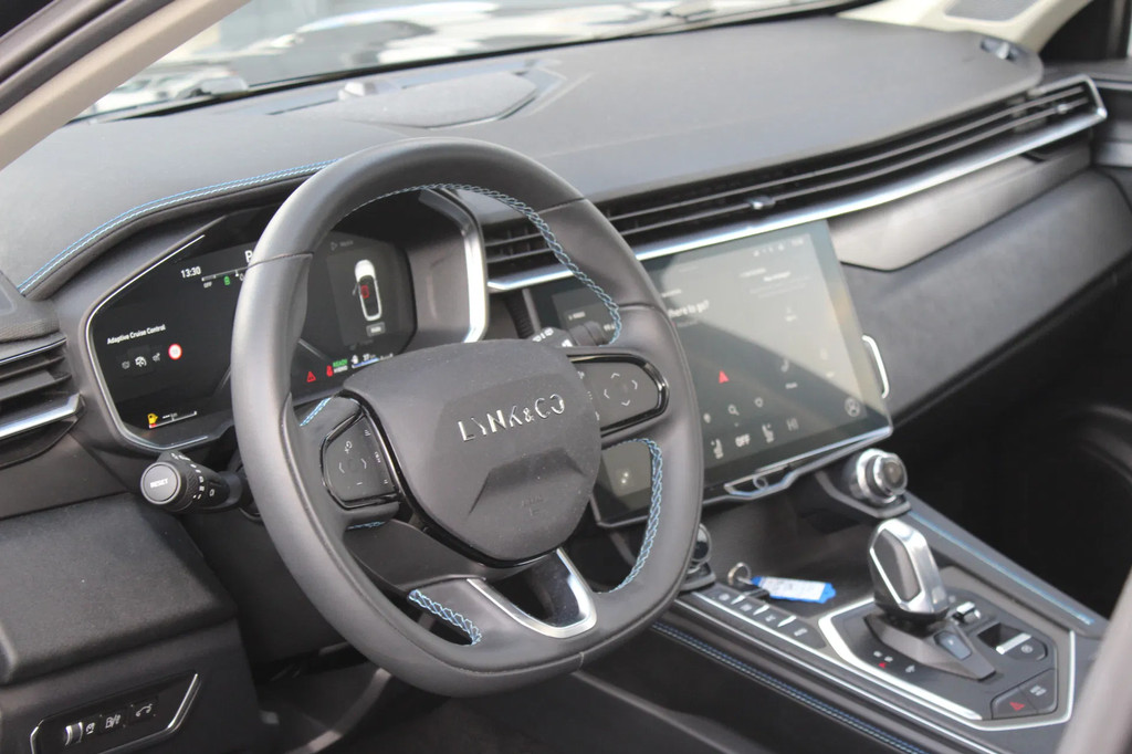 Lynk & Co 01 (HKV37F) met abonnement