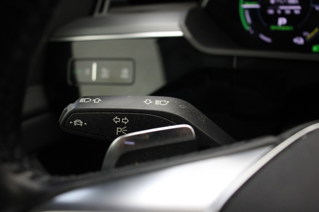 Audi e-tron (H730BH) met abonnement