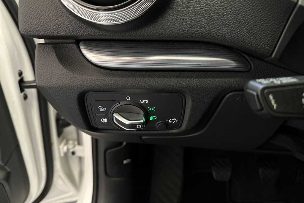 Audi A3 (G146NH) met abonnement