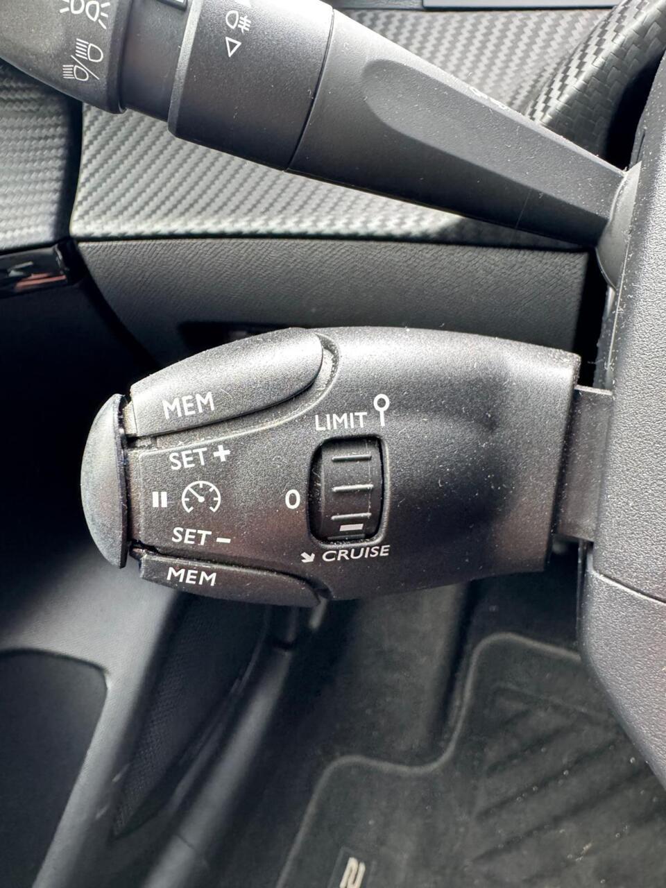 Peugeot e-208 (P411ZD) met abonnement