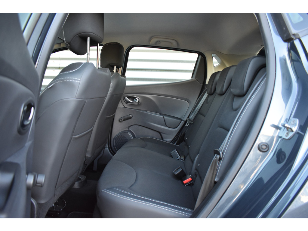 Renault Clio (PS737J) met abonnement