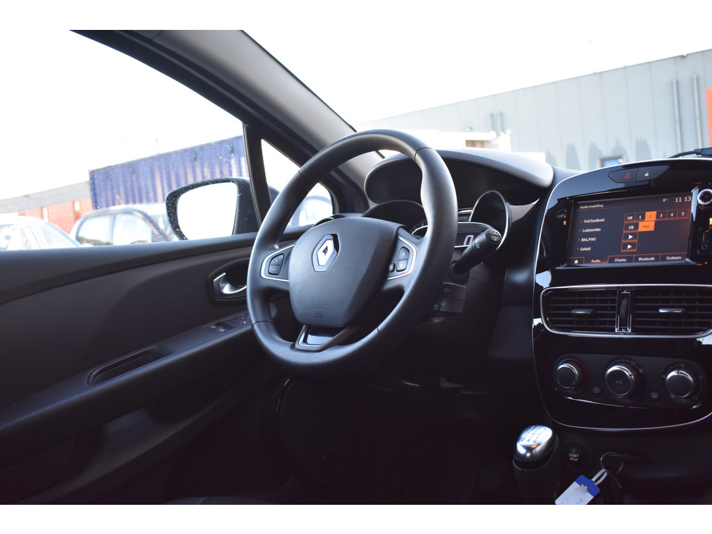 Renault Clio (PS737J) met abonnement