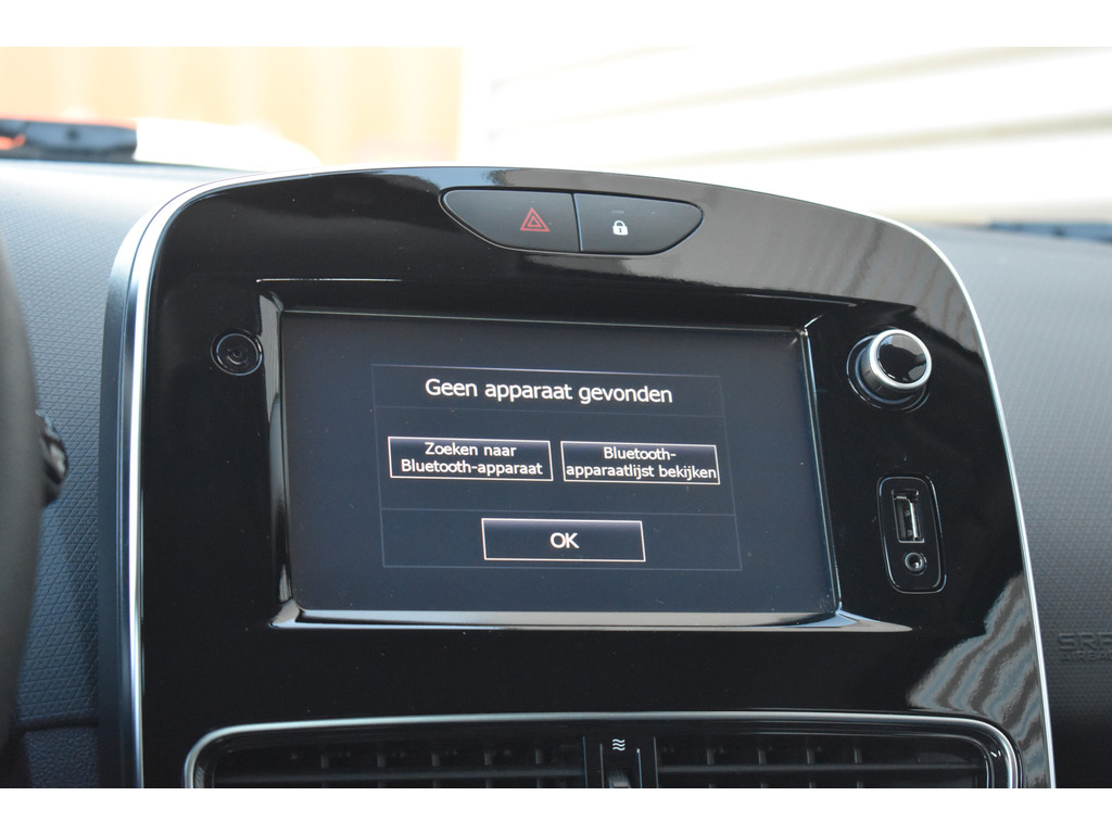 Renault Clio (PS737J) met abonnement