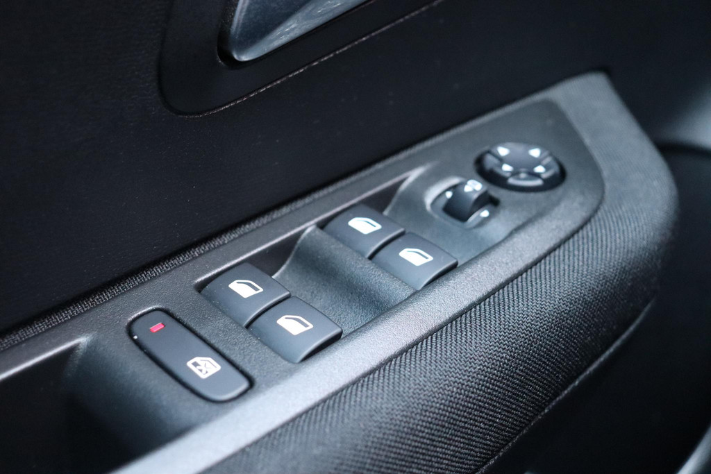 Peugeot e-208 (HKP28D) met abonnement