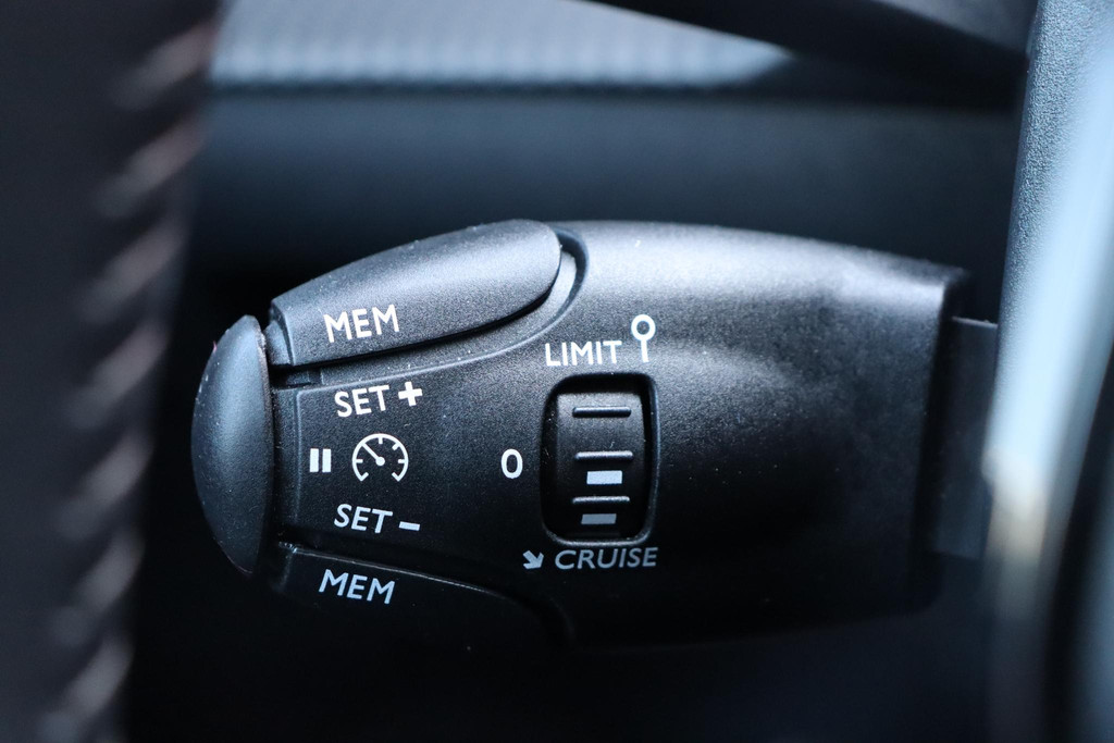 Peugeot e-208 (HKP28D) met abonnement