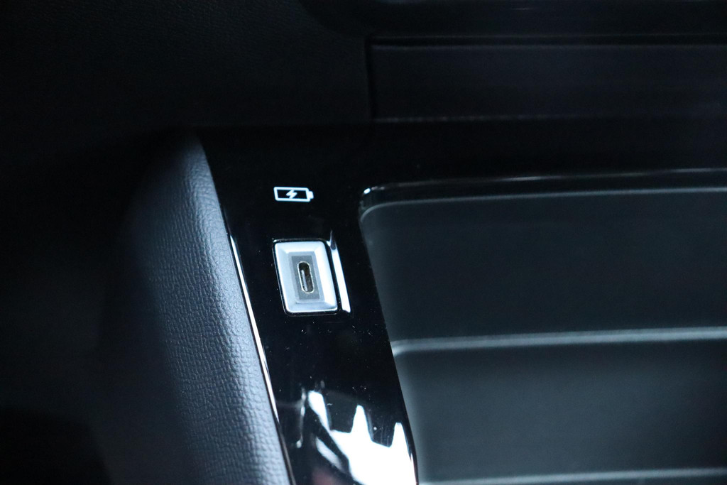 Peugeot e-208 (HKP28D) met abonnement