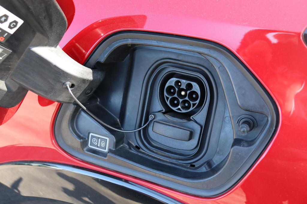 Peugeot e-208 (HKP28D) met abonnement