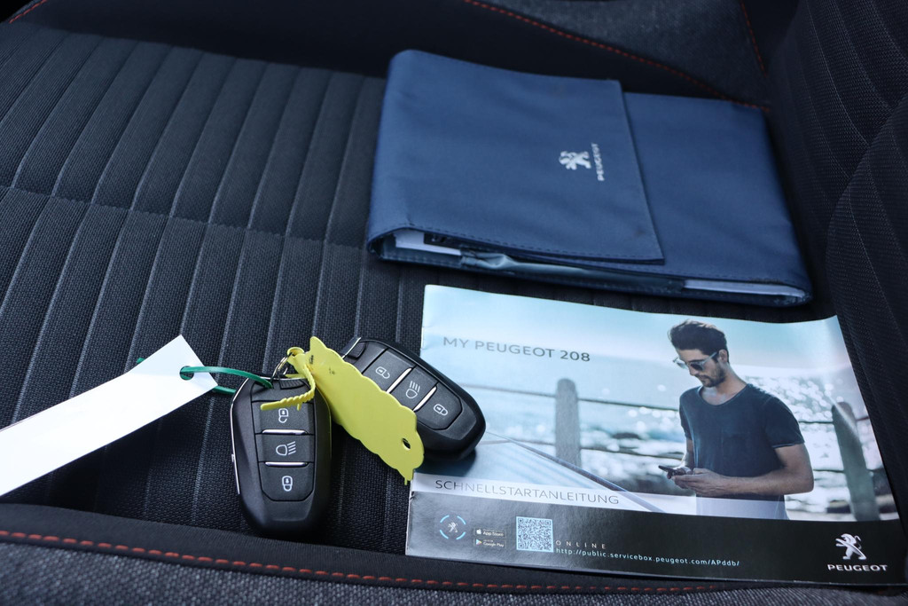 Peugeot e-208 (HKP28D) met abonnement