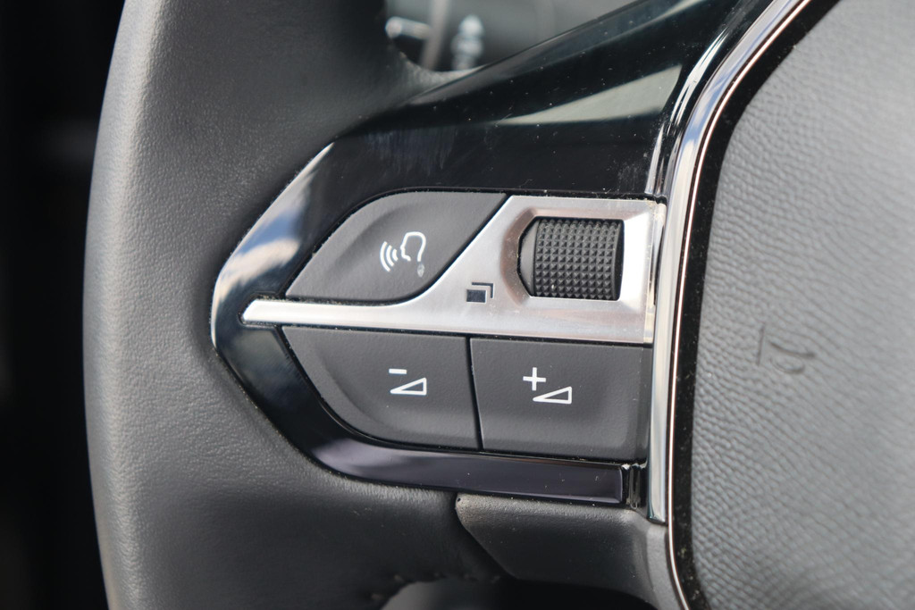 Peugeot e-208 (N401PV) met abonnement