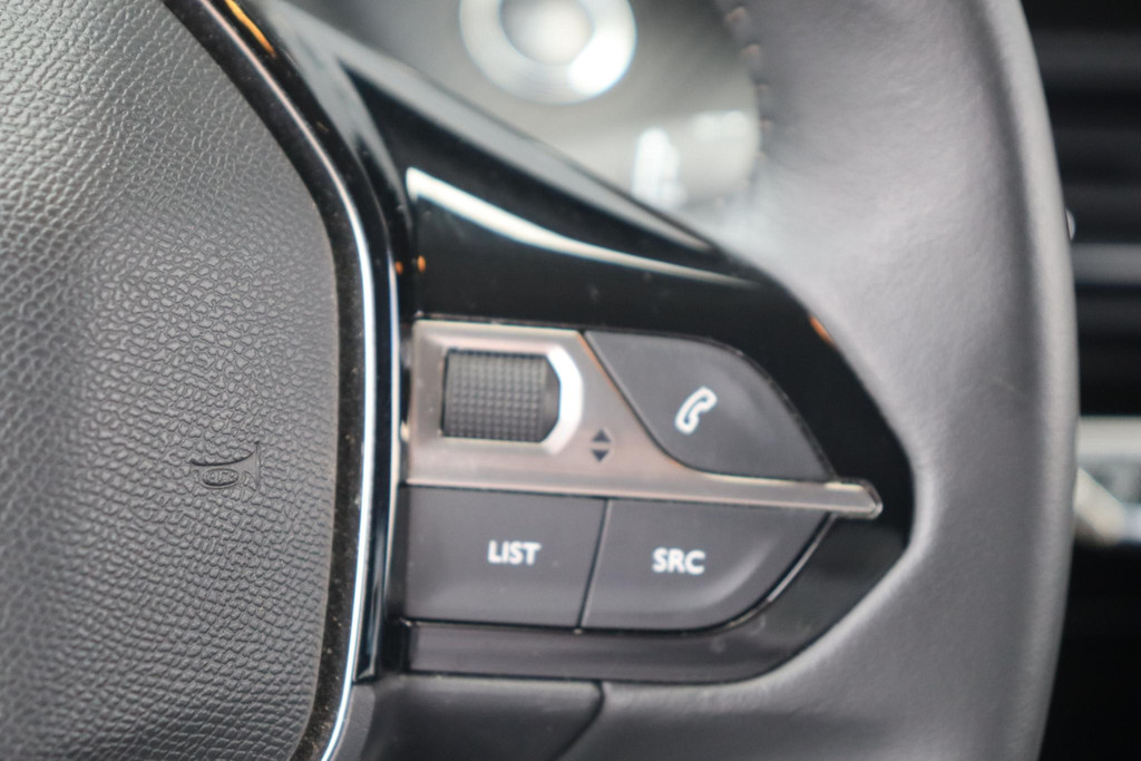 Peugeot e-208 (N401PV) met abonnement