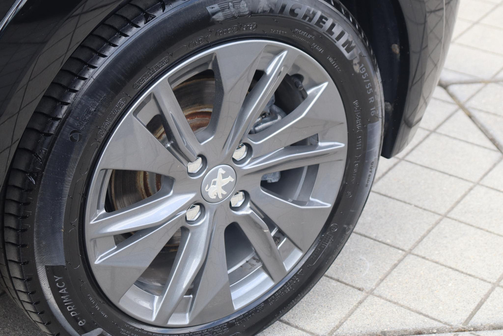 Peugeot e-208 (N401PV) met abonnement